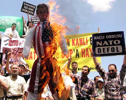 Turkish protesters burning Bush's effigy